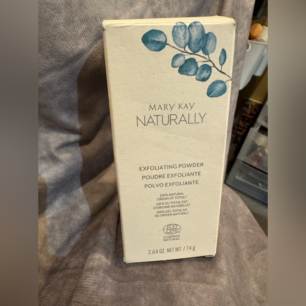 Mary Kay Naturally Exfoliating Powder‎ with Blue Leaf Design